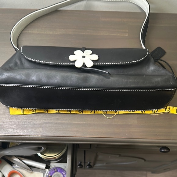 Rolf’s Vintage Black Leather Shoulder Bag with White Flower Accent - Picture 10 of 14